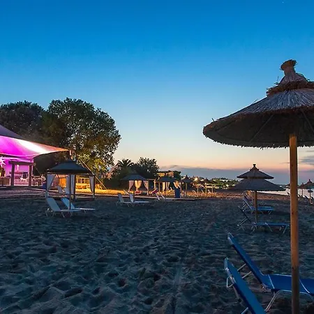 Paralia Szálloda Kávosz